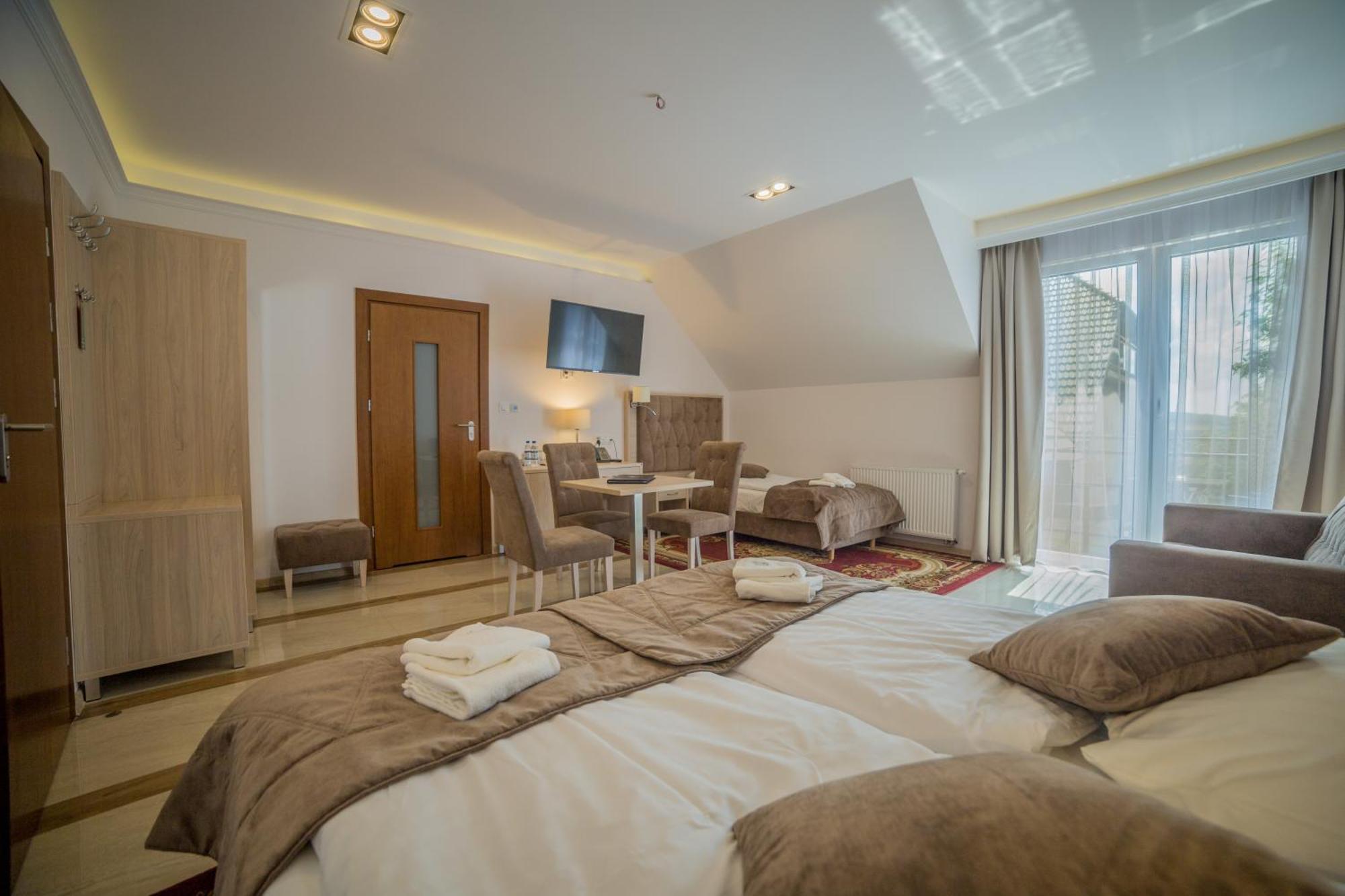 Wichrowe Wzgorze Chmielno Hotel Exterior foto